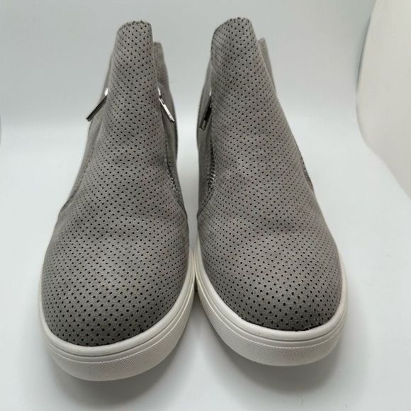 CUSHIONAIRE Women's Hart Hidden Wedge Sneaker 7 WIDE GRAY - Picture 2 of 7